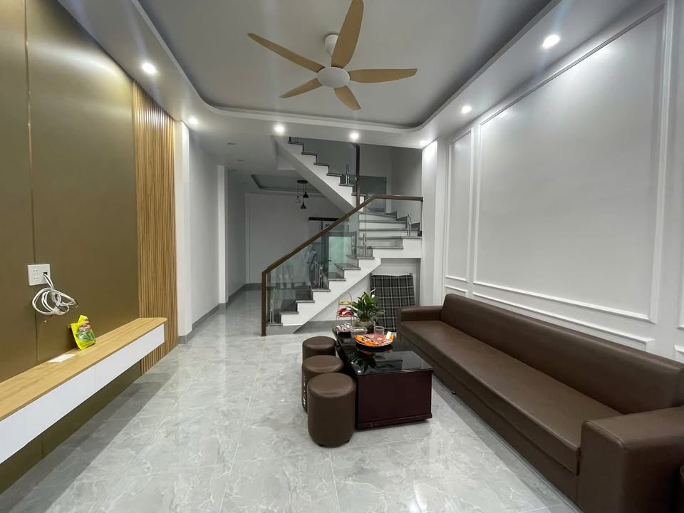 Bán nhà 3 tầng Hùng Vương 40m² giá 2.25 tỷ - Nhà vuông vắn, chỉ việc ở ngay!