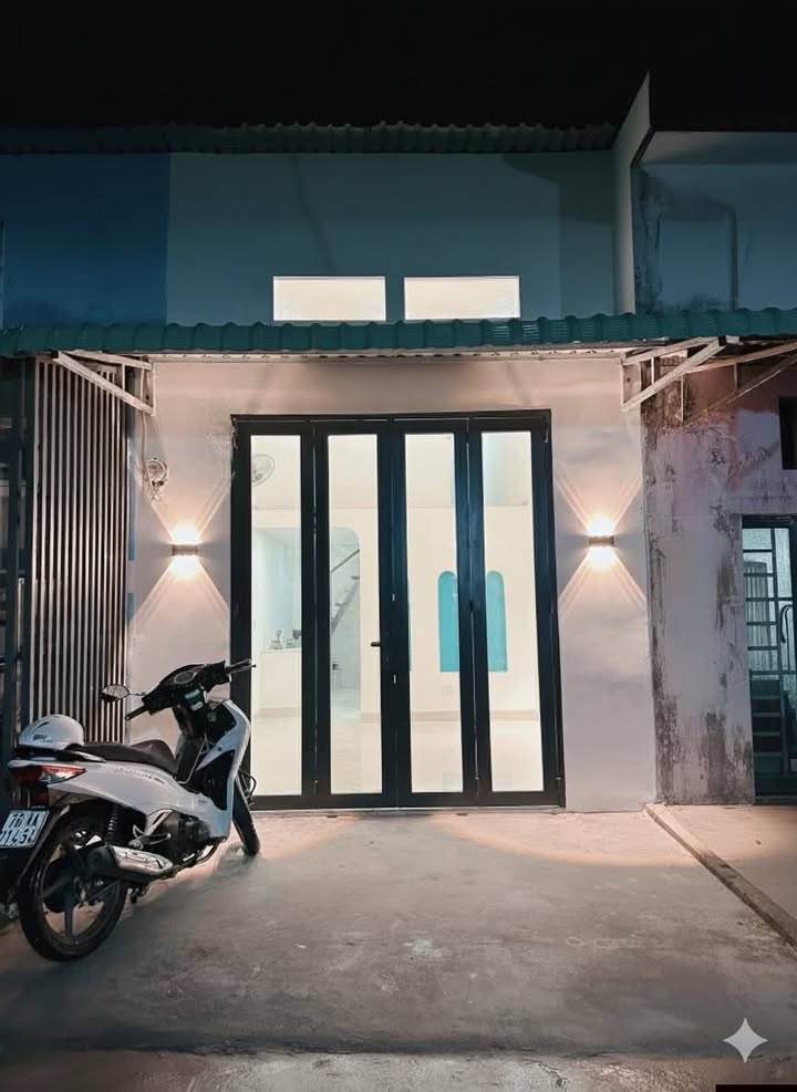 Nhà mặt tiền đường Hoa Vàng, Mỹ Hạnh Nam, 36m² giá 750 triệu - Vào ở ngay!