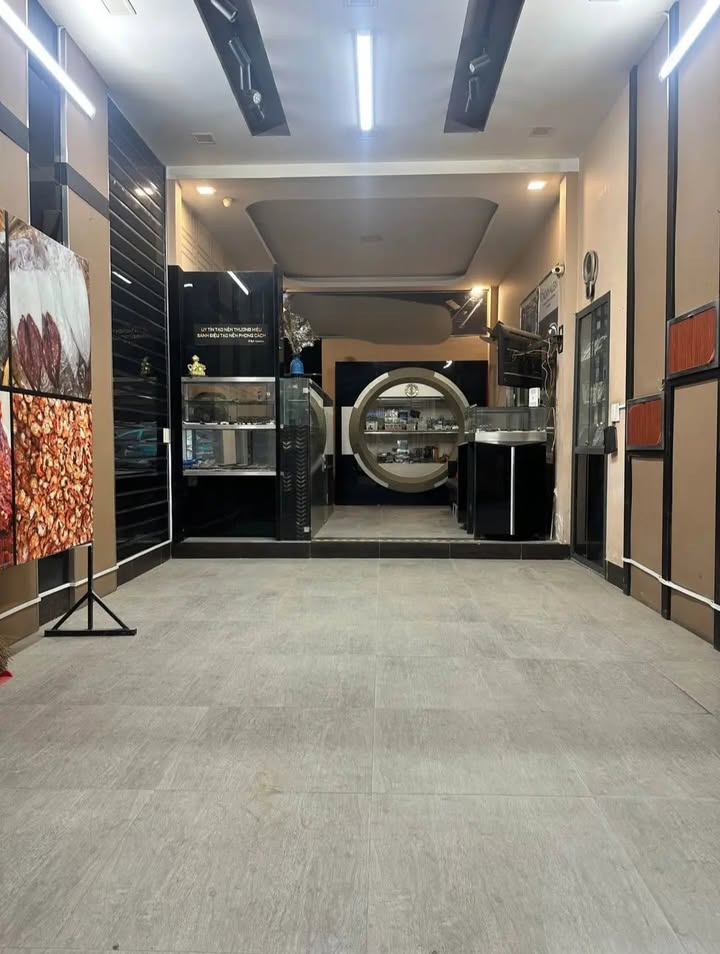 Cho thuê mặt bằng mặt tiền Ông Ích Khiêm, Hải Châu Đà Nẵng 28m² - Kinh doanh đông đúc, giá chỉ 9 triệu!