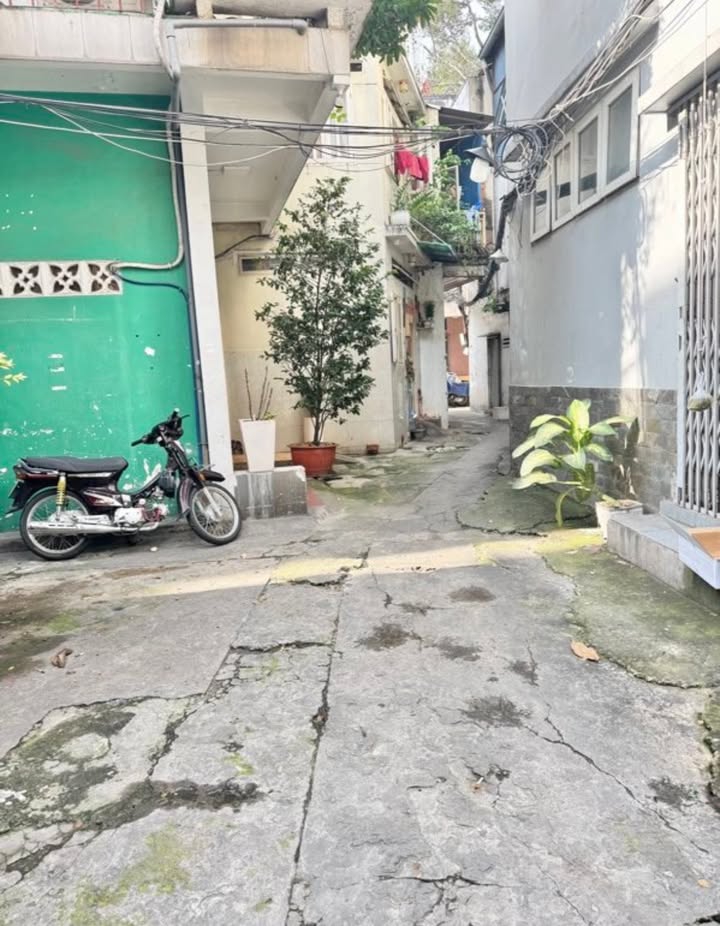 Nhà bán Quận 10, Lê Hồng Phong 46m² giá 8 tỷ - Nhà 2 tầng nở hậu rộng rãi!