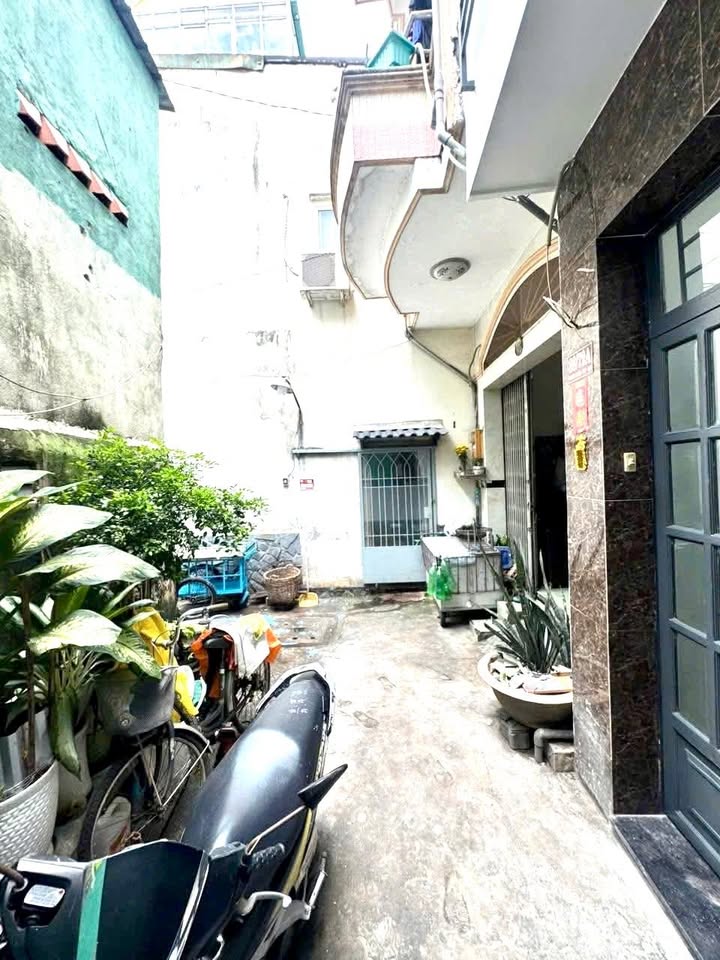 Nhà mới 2 lầu hẻm 1 Chánh Hưng, Q8, 26.1m² giá 4.18 tỷ - Sổ hồng riêng, không quy hoạch!