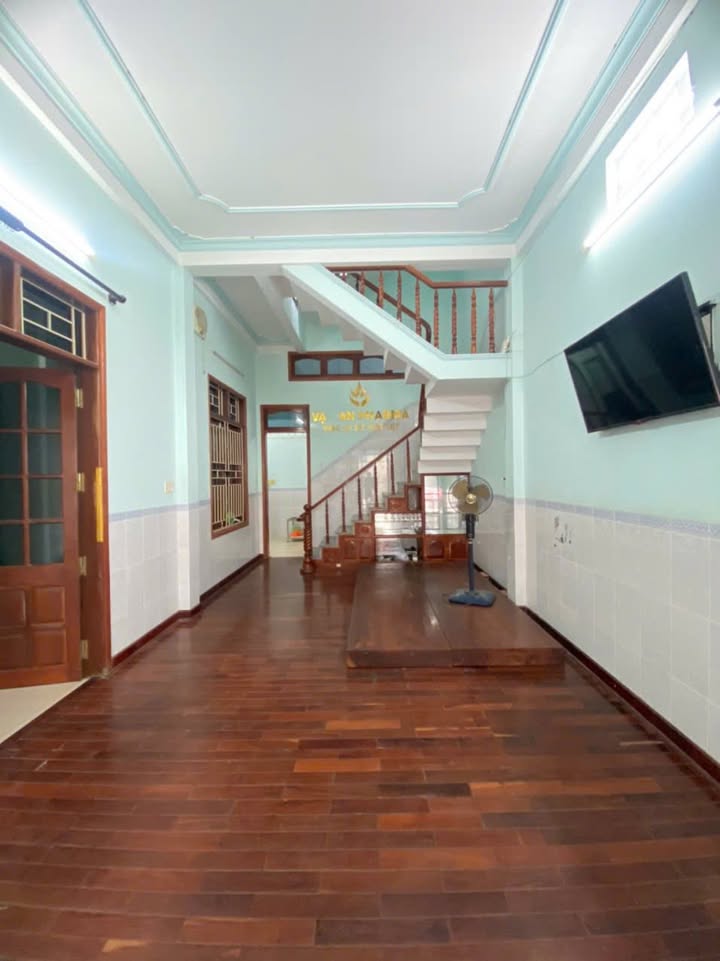 Nhà nguyên căn mặt tiền Trần Thị Lý, Ghềnh Ráng 100m² - Giá chỉ 8 triệu/tháng!