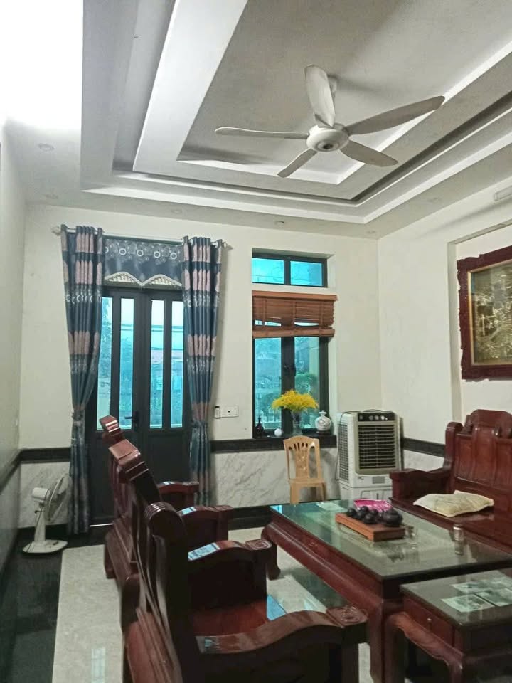 Nhà 3 tầng tại phường Đông Tiến, Đông Sơn, Thanh Hóa - Giá chỉ 2.8 tỷ, sẵn sàng ở ngay!