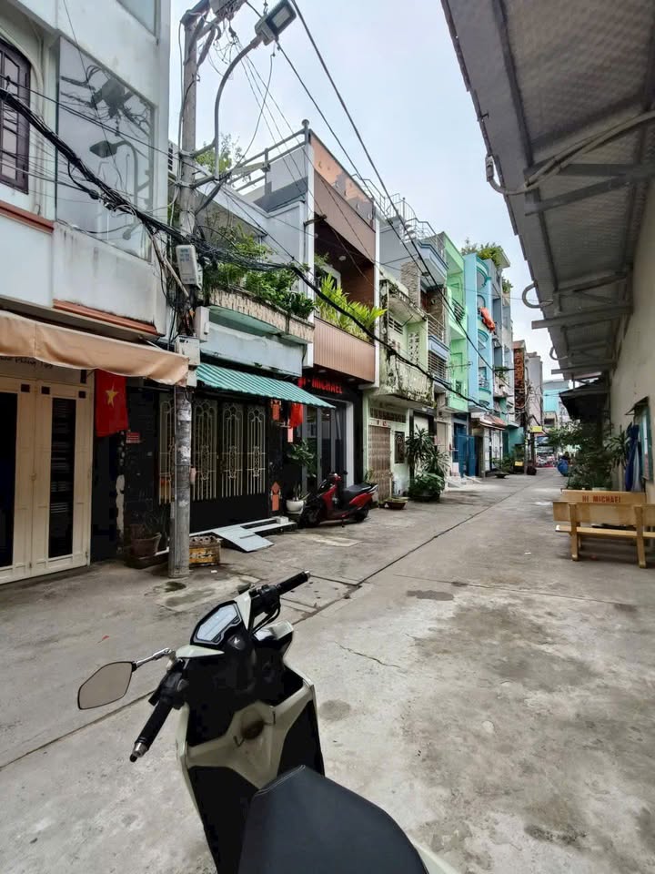 Nhà phố Lạc Long Quân, Quận 11, 32m², giá chỉ 7 tỷ - Vị trí kinh doanh lý tưởng!