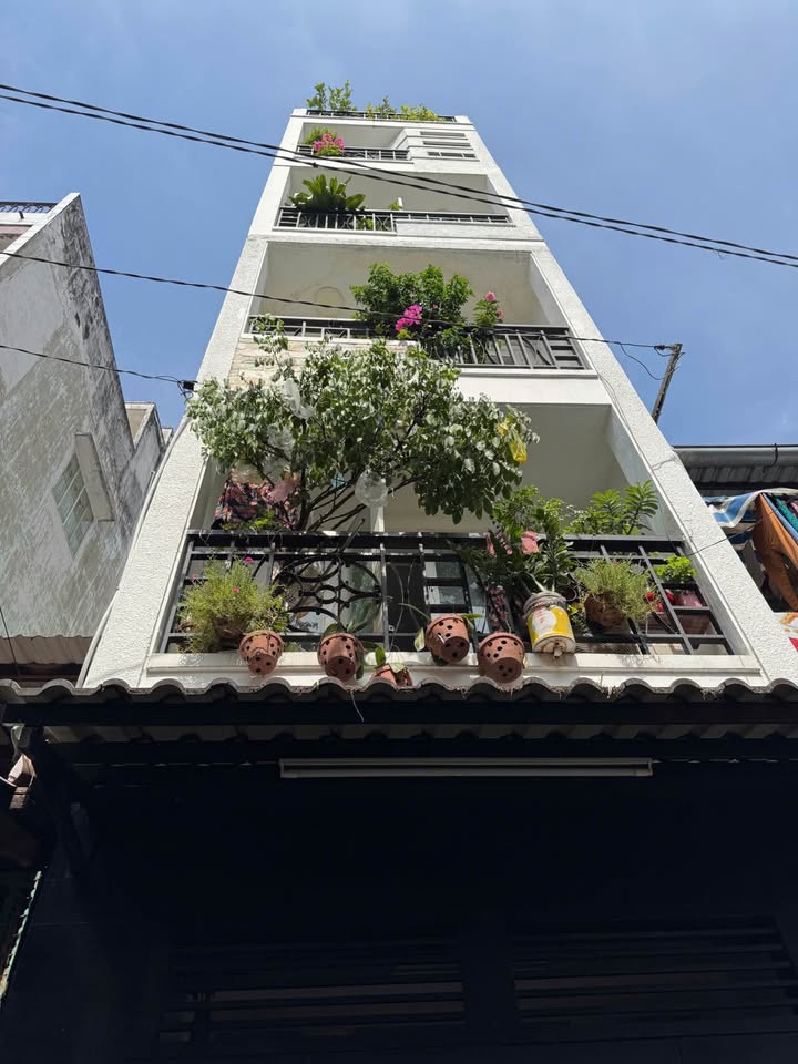 Nhà 6 tầng kiên cố đường Nguyễn Tiểu La, Quận 10, 30m² giá 7.5 tỷ - Hẻm ô tô đỗ cửa!