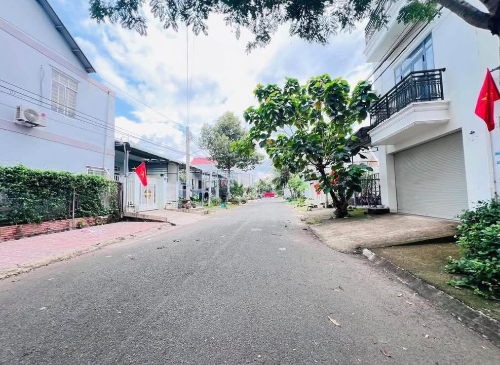 Đất nền Tiến Thành, Đồng Xoài 120m² giá 1.3 tỷ - Lô duy nhất đối diện công viên!