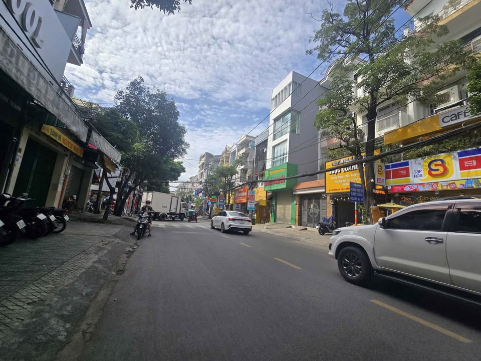 Nhà mặt tiền đường D5, phường 25, quận Bình Thạnh - Cho thuê 50 triệu/tháng, vị trí đắc địa!