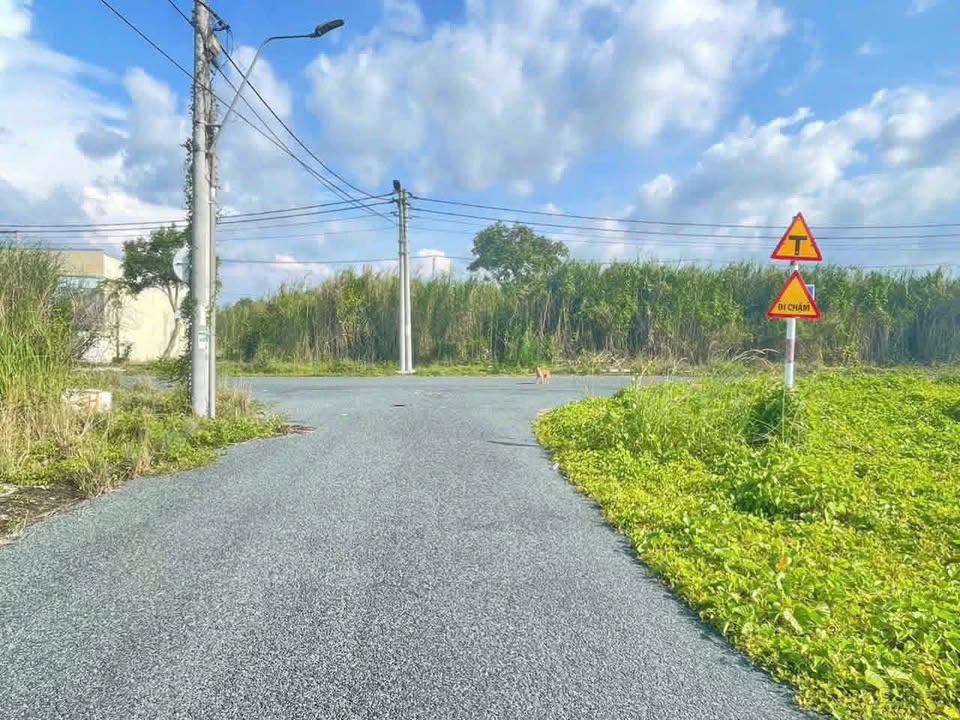 Đất nền đẹp tại KDC Tây Đại Học, 63m² giá 1 tỷ - Đối diện công viên