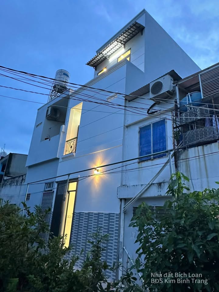Nhà mặt tiền Vàm Luông, Quận 8, 64m² giá 7.5 tỷ - Thiết kế hiện đại, đậu xe ô tô trong nhà!