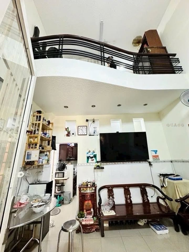 Nhà mặt tiền Nguyễn Trọng Tuyển, Tân Bình 43m² giá 11.3 tỷ - Kinh doanh đa ngành!
