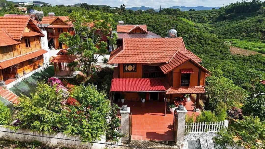 Nhà riêng Mê Linh Lâm Hà 374m² giá 3.5 tỷ - View đẹp mê hồn!