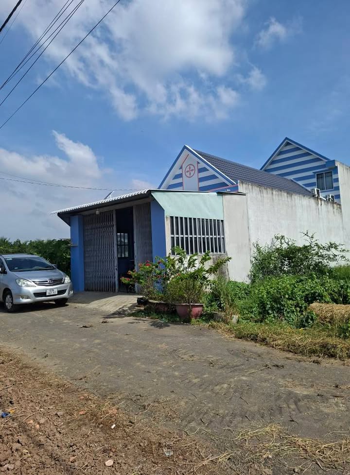 Nhà mặt tiền đường xe hơi 169m² Gò Công chỉ 1.25 tỷ - Sổ hồng chính chủ!