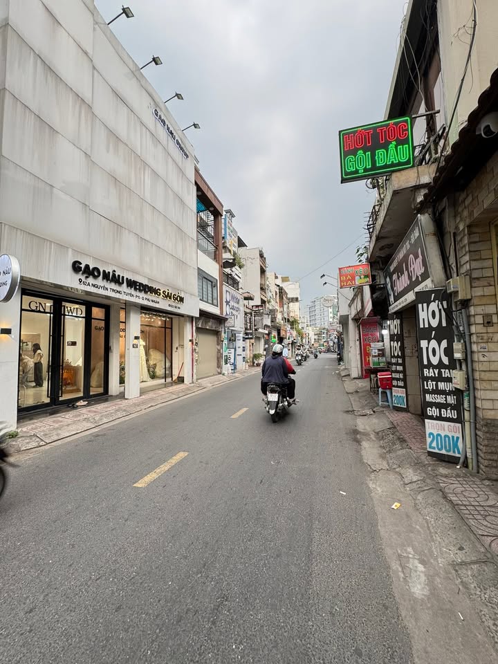 Mặt tiền kinh doanh Nguyễn Trọng Tuyển, Phú Nhuận 27m² giá 6.3 tỷ - Vị trí đắc địa, kinh doanh sầm uất!