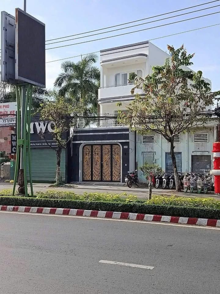 Nhà cho thuê mặt tiền Đại Lộ Đồng Khởi, Bến Tre 235m² giá 20 triệu/tháng - Đầu tư sinh lời ngay!