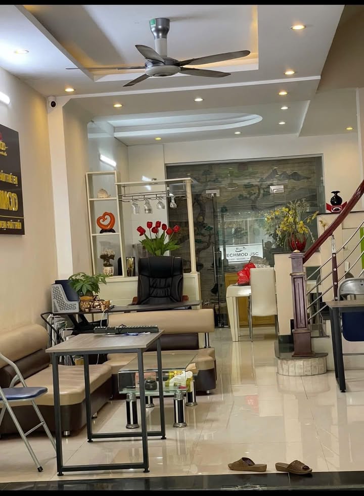 Nhà phố cho thuê đường Nguyễn Văn Lộc 78m² giá 25 triệu - Sân vườn thoải mái