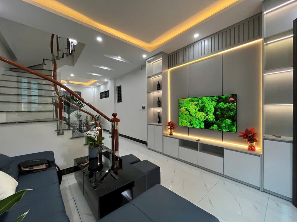 Nhà nguyên căn 5 tầng tại Biên Giang, Hà Đông 32m² giá 9 triệu - Sẵn sàng vào ở!