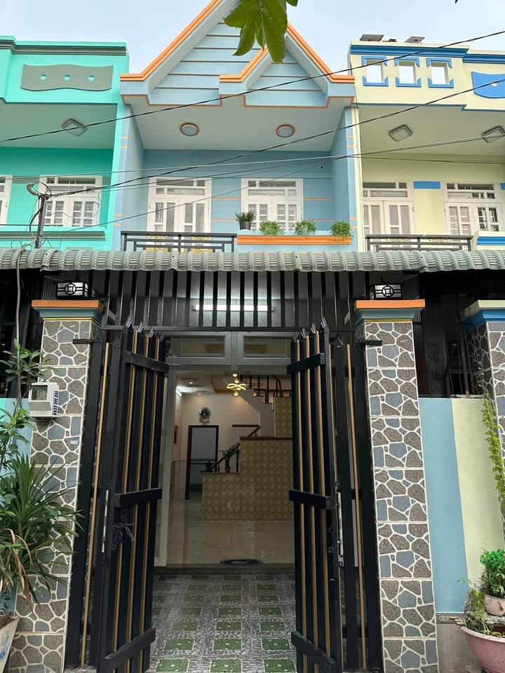 Nhà 2 tầng Ấp 3, xã Bà Điểm 60m² giá 2.45 tỷ - Sổ hồng chính chủ, xem sổ trước khi cọc!