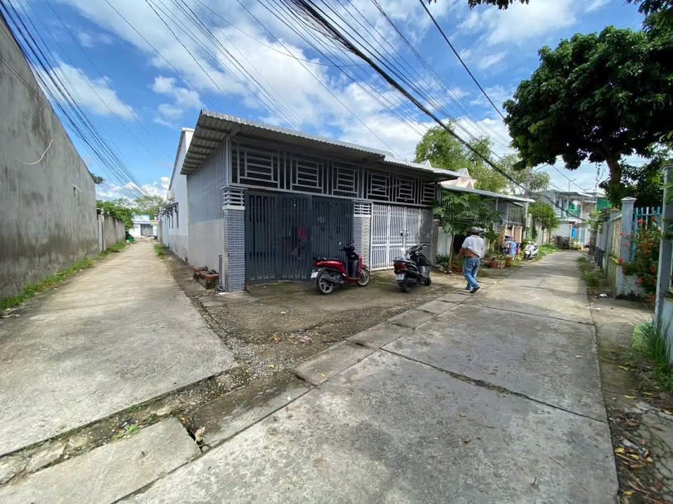 Nhà trệt hẻm ô tô 73 Trần Hưng Đạo, Phú Lợi, 104m² giá 1.39 tỷ - Bán gấp!