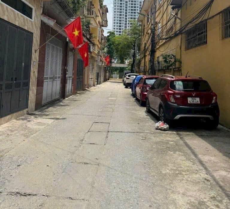 Nhà riêng Xuân Đỉnh 45m² giá 14 tỷ - Lô góc ô tô tránh, gần sân bóng đá!