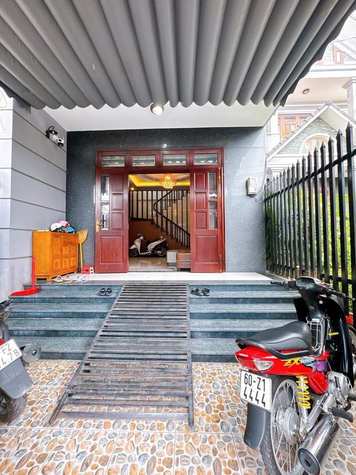 Nhà 1 trệt 1 lầu mái thái P.Hố Nai 96m² giá 3.9 tỷ - Vị trí đẹp gần trường Lê Hồng Phong!