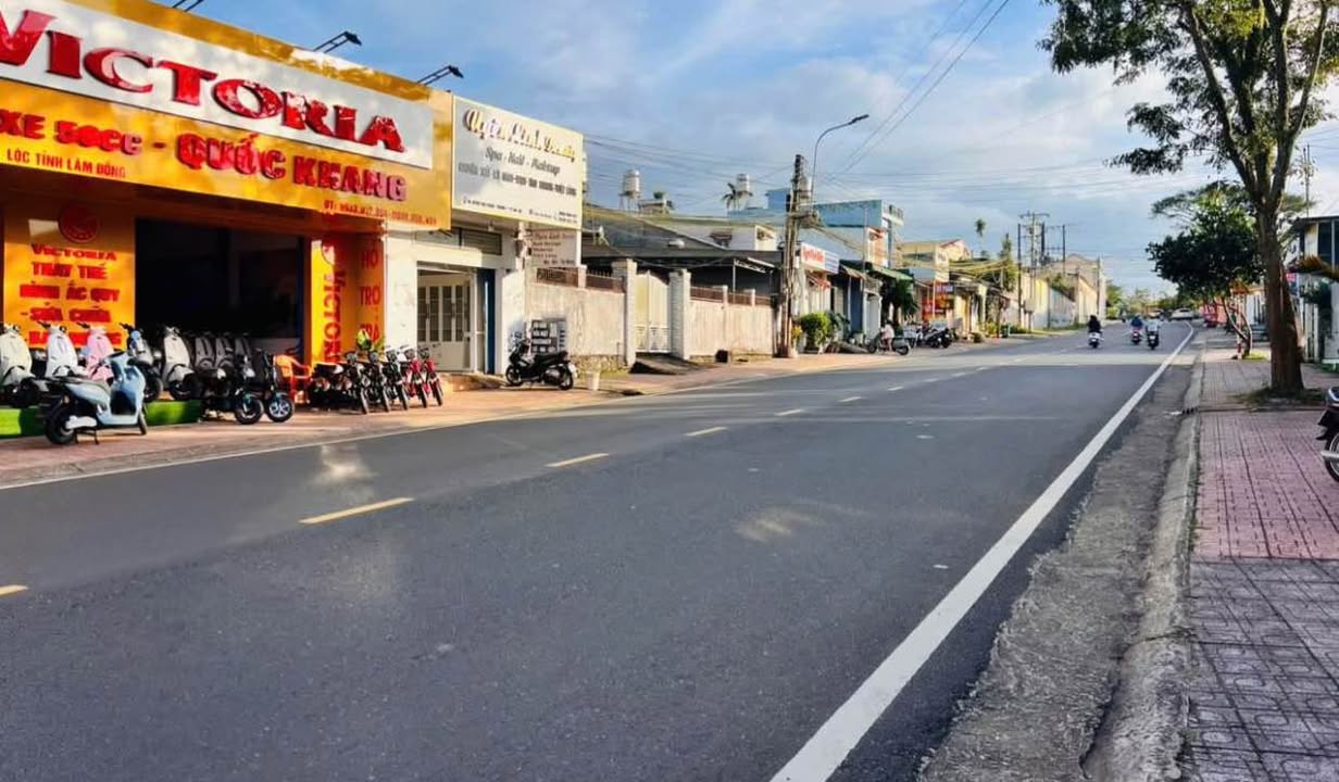 Nhà mặt tiền Huỳnh Thúc Kháng, Bảo Lộc 125m² giá 6.2 tỷ - Tiềm năng kinh doanh lớn!