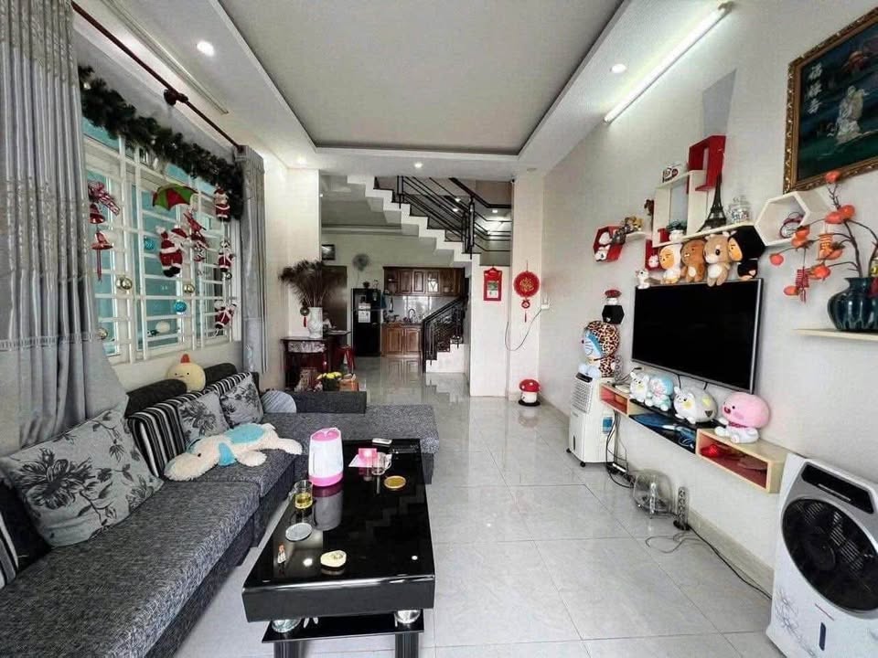 Nhà mặt tiền Mạc Đĩnh Chi, Bảo Lộc 170m² giá 3.5 tỷ - Thiết kế đẹp, sân đậu ô tô!