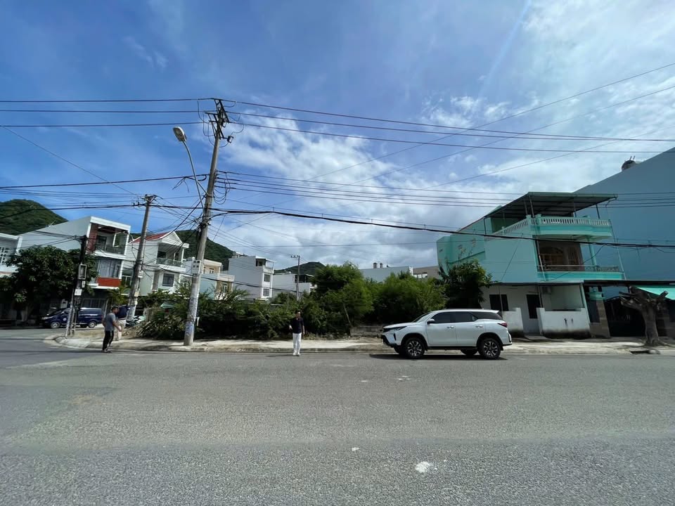 Mặt tiền Trần Khát Chân 300m² giá 20.4 tỷ - Vị trí đắc địa cho kinh doanh!