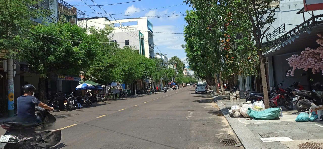 Nhà 2 tầng mặt tiền đường Lê Hồng Phong, Quy Nhơn 143m² giá 14 tỷ - Vị trí đắc địa, thương lượng tốt!