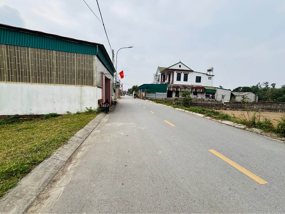 Đất nền Vinh 111m² giá 3 tỷ - Vị trí đẹp, giao thông thuận lợi!