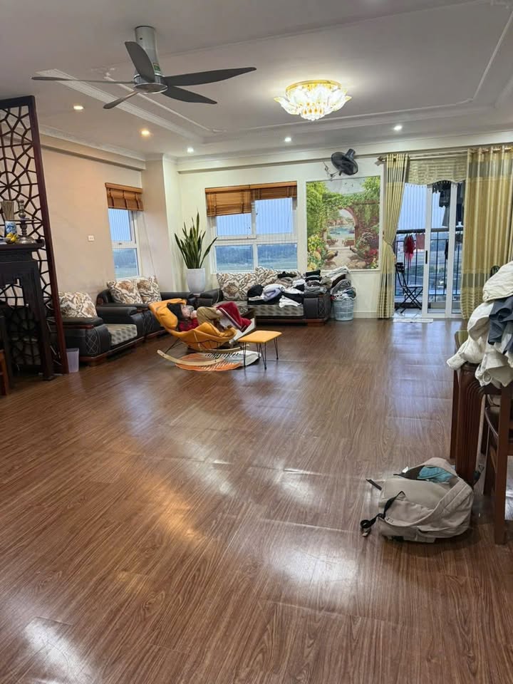 Căn hộ chung cư Gia Thụy - Nguyễn Văn Cừ 133m² giá 14 triệu - Nhà đẹp vào ở ngay!