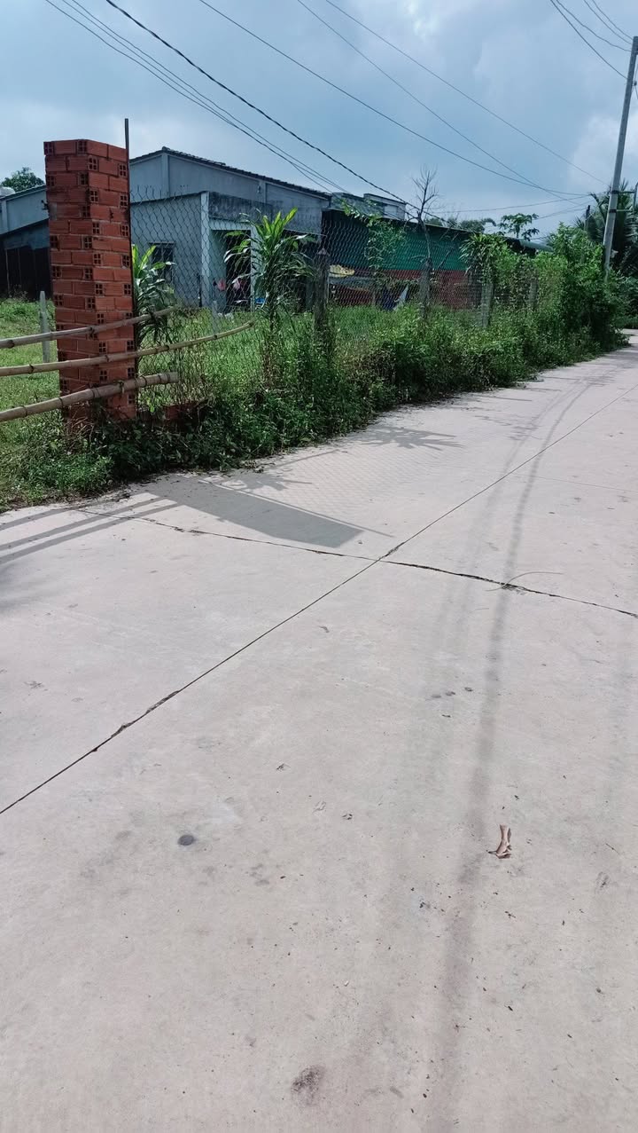 Đất nền mặt tiền đường bê tông 200m² giá chỉ 395 triệu - Cơ hội đầu tư tuyệt vời!