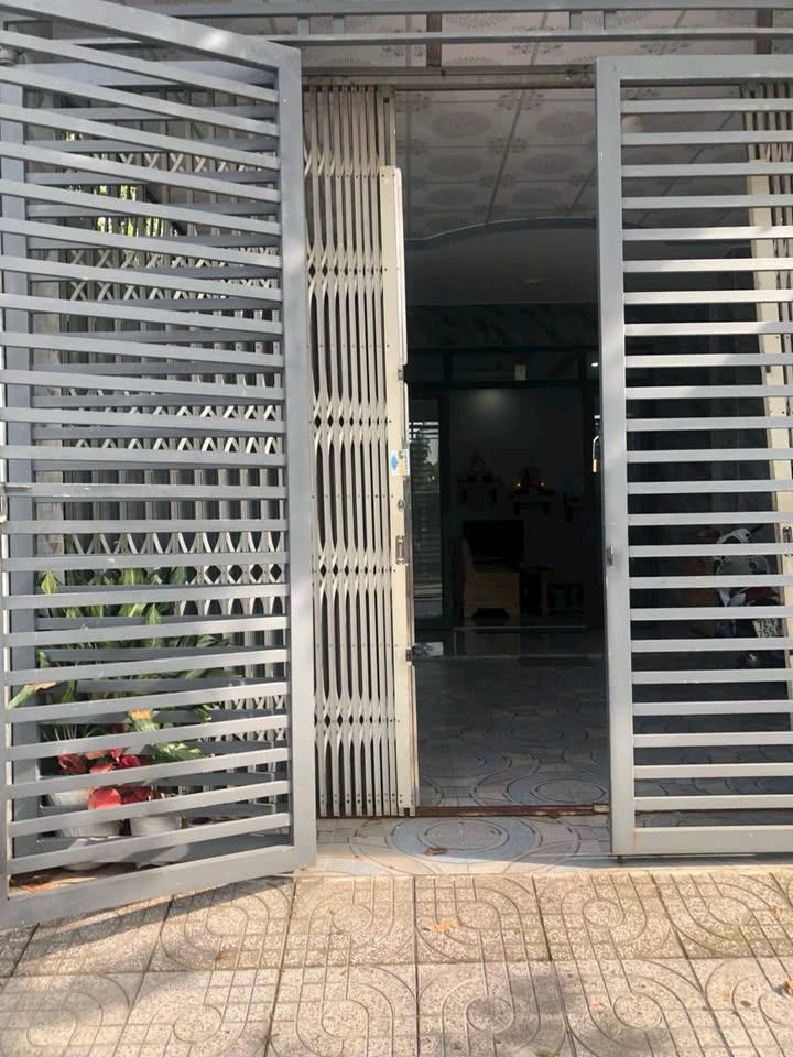 Nhà mặt tiền đường Hà Huy Giáp, phường Long Tâm, 125m² giá 3.2 tỷ - Sổ hồng chính chủ!