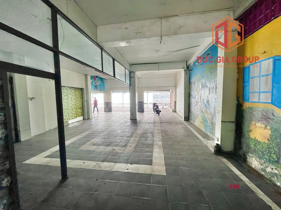 Cho thuê mặt bằng 300m² đường Cách Mạng Tháng 8 - View bờ sông lý tưởng cho quán ăn, cà phê