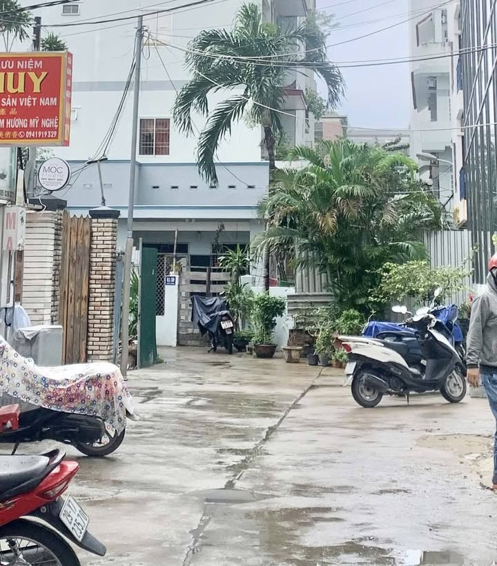 Nhà 3,5 tầng hẻm Quân Trấn Hùng Vương 28m² giá 4.2 tỷ - Đầu tư sinh lời ngay!