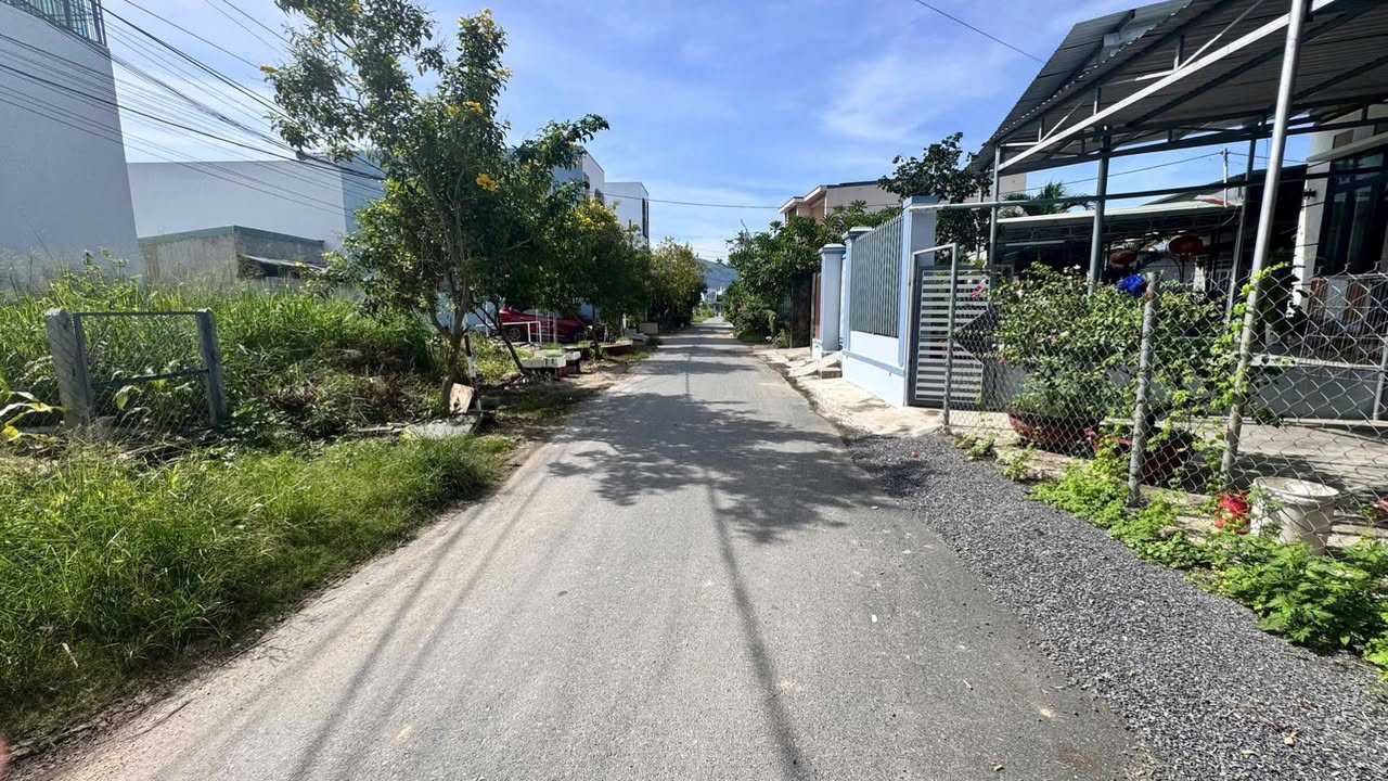 Đất nền Diên An, Khánh Hòa 73.3m² giá 1.72 tỷ - Đường ô tô, tiện ích đầy đủ!