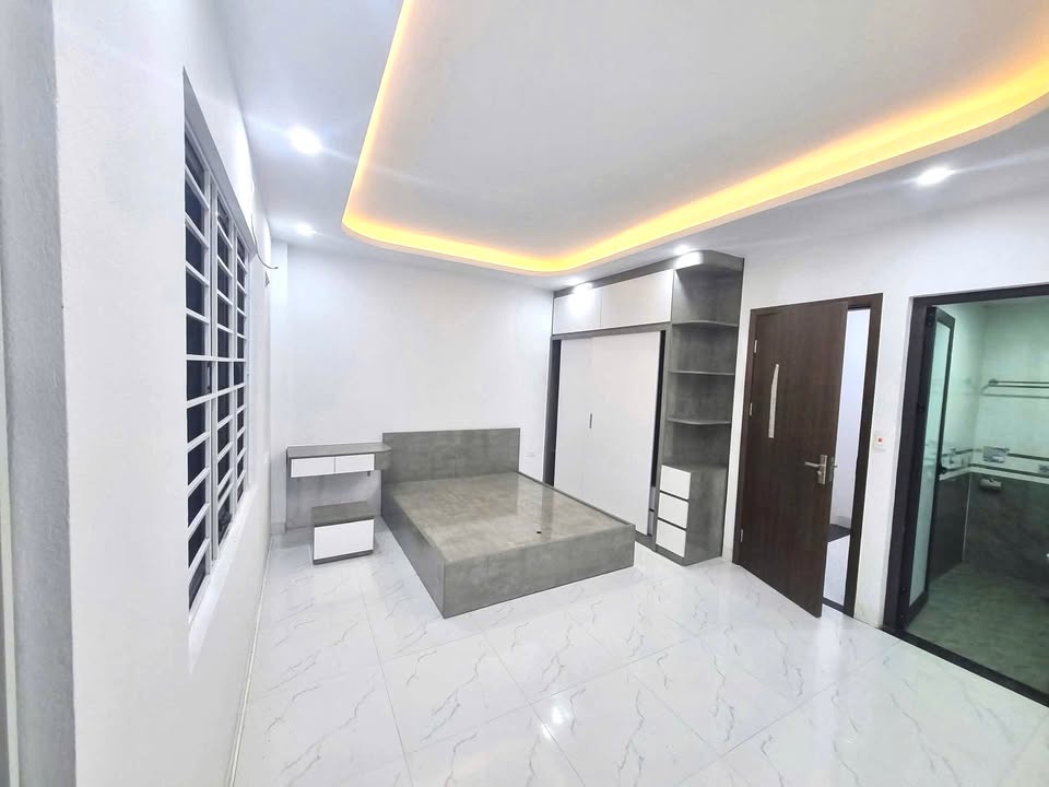 Nhà cho thuê 5 tầng đường Quang Tiến, 35m² giá 10 triệu - Ô tô đỗ cửa!