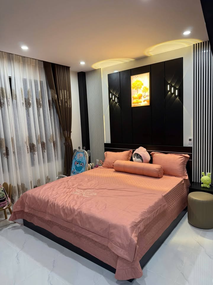 Nhà 3 Tầng Quang Trung 97m² giá 3 tỷ - Gần trường học thuận tiện cho gia đình!