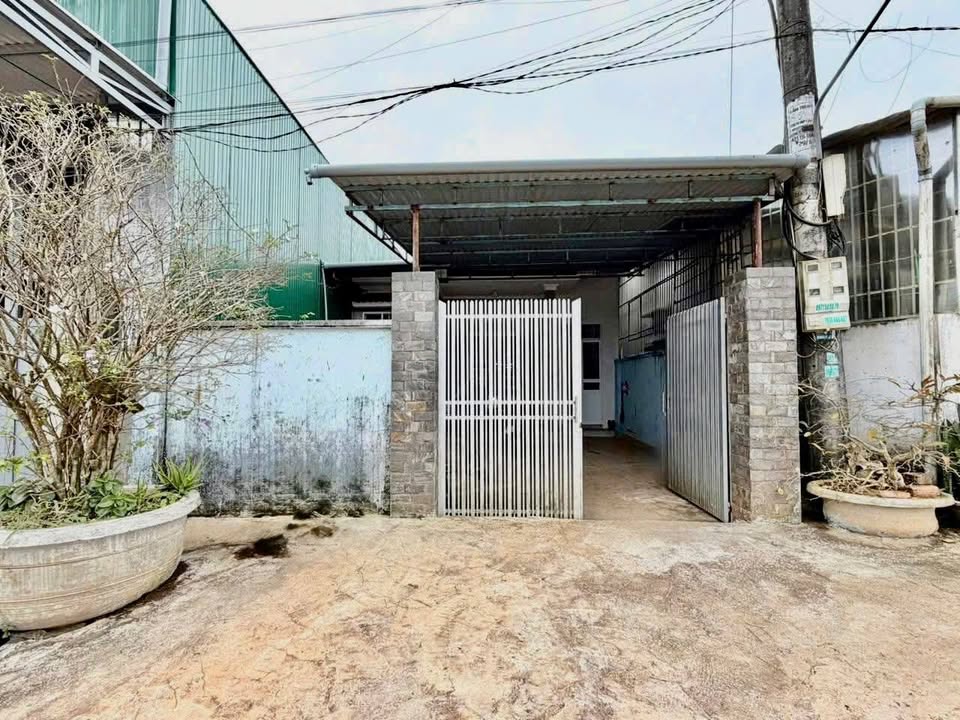 Nhà đẹp kiên cố hẻm 240 Nguyễn Chí Thanh 70m² giá 1.5 tỷ - Sẵn sàng vào ở ngay!