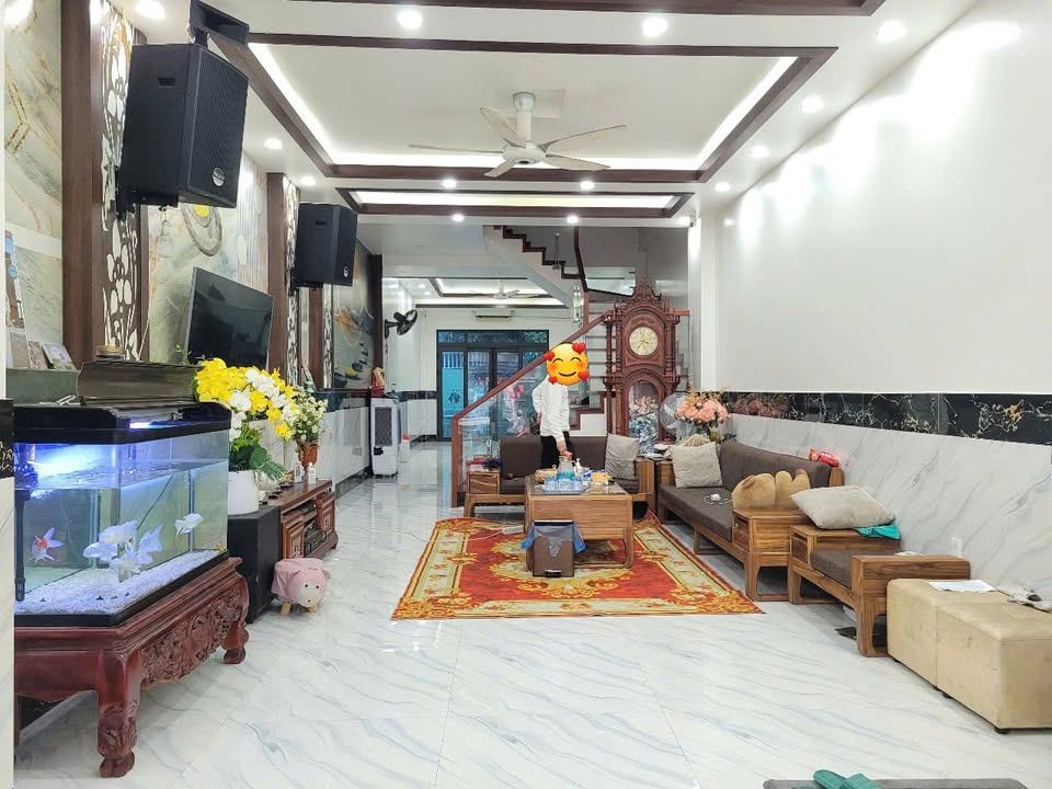 Nhà mặt đường Phù Liễn 116m² giá 6.7 tỷ - Kinh doanh thuận lợi, sẵn sàng vào ở!