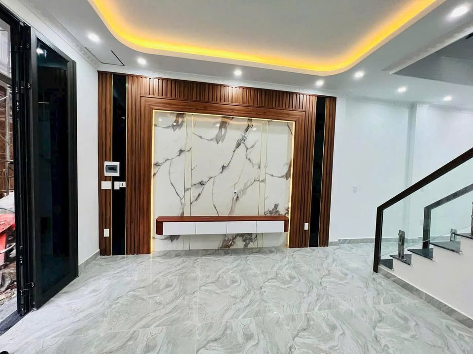 Nhà 3 tầng Cam Lộ, Hùng Vương, 40m² giá 2.25 tỷ - Sổ đỏ chính chủ!