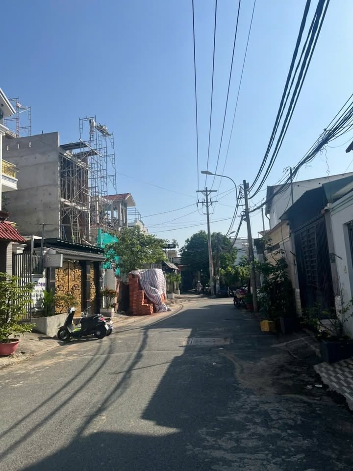 Nhà 2 tầng Tăng Nhơn Phú A 50m² giá 4.99 tỷ - Góc 2 mặt hẻm thoáng mát!