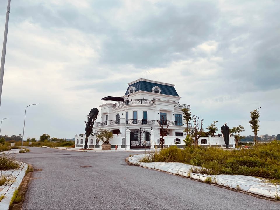 Townhouse Bắc Đầm Vạc Vĩnh Yên 120m² giá 6.12 tỷ - Vị trí duy nhất cả dãy!