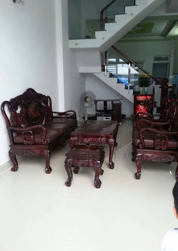 Nhà bán SHR Quận Bình Tân 80m² giá 5.5 tỷ - Gần đường lớn, tiện ích đầy đủ!