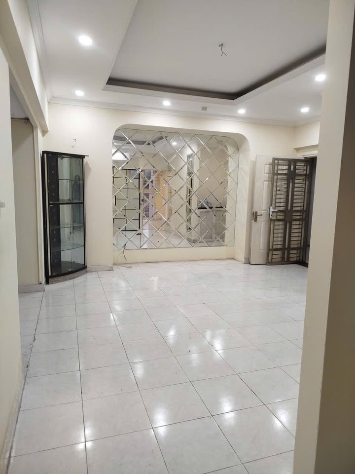 Căn hộ cho thuê B4 Kim Liên 80m² - Thiết kế hiện đại, tiện nghi đầy đủ!