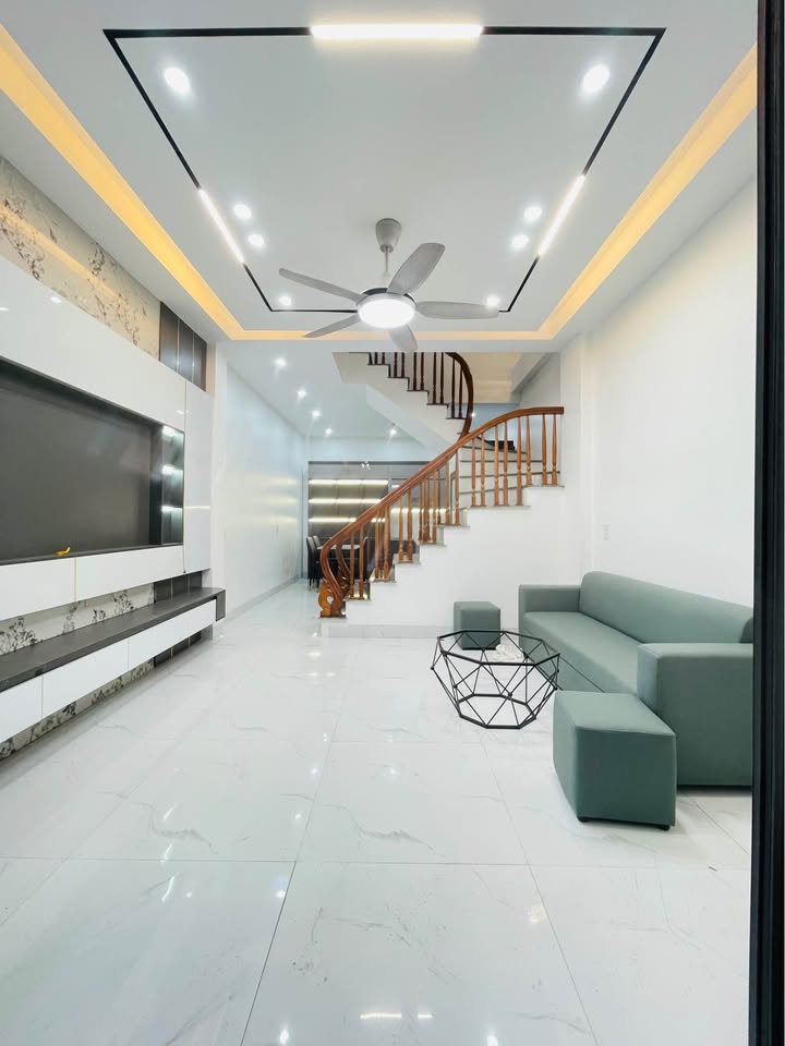 Nhà 3 tầng phường Kỳ Bá Thái Bình 40m² giá 2.1 tỷ - Cạnh ngõ ô tô 7 chỗ