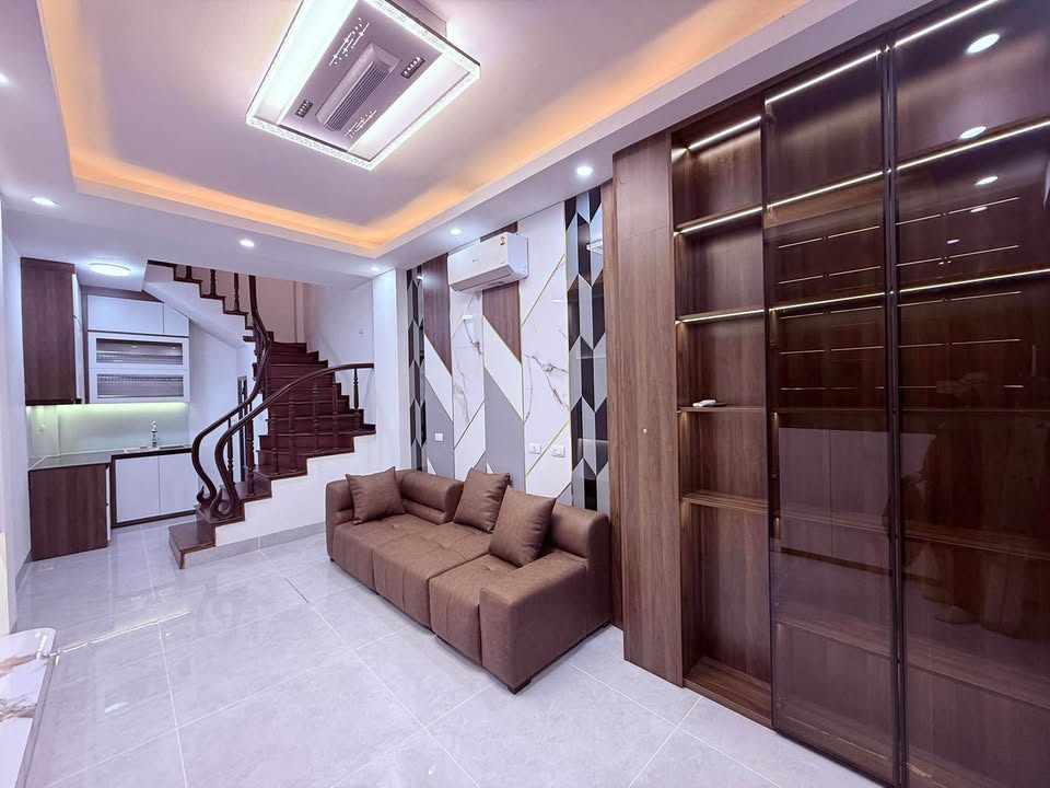 Bán nhà Cổ Nhuế 31m², 5 tầng - Giá nhỉnh 7 tỷ, vị trí đẹp!