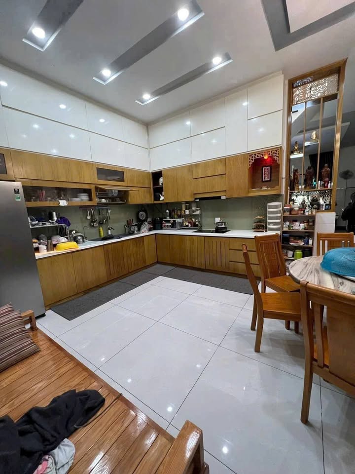 Bán nhà phố hiện đại tại Phú Trinh, Phan Thiết 113m² giá 5.2 tỷ - Khu dân cư sầm uất!