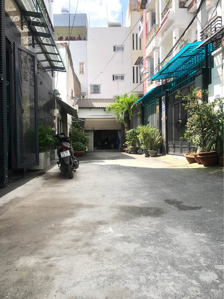 Nhà hẻm xe hơi Huỳnh Văn Nghệ, Gò Vấp, 43m² giá 5.98 tỷ - Vị trí đắc địa, tiện nghi đầy đủ!