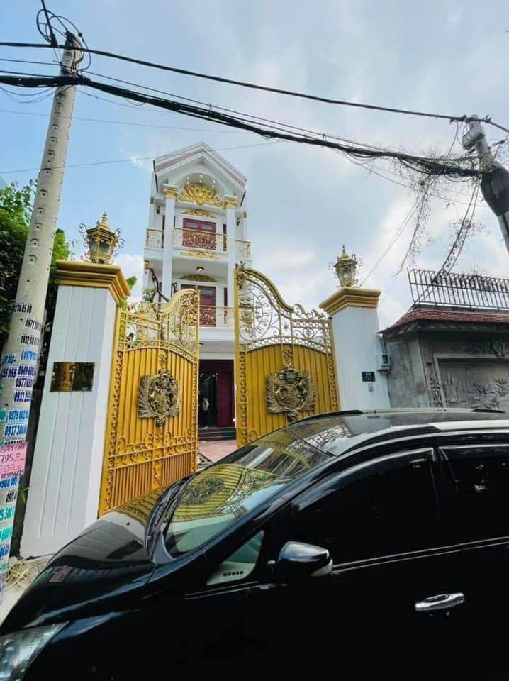 Nhà riêng Hóc Môn 125m² giá 6.9 tỷ - Sổ hồng chính chủ, thiết kế hiện đại!