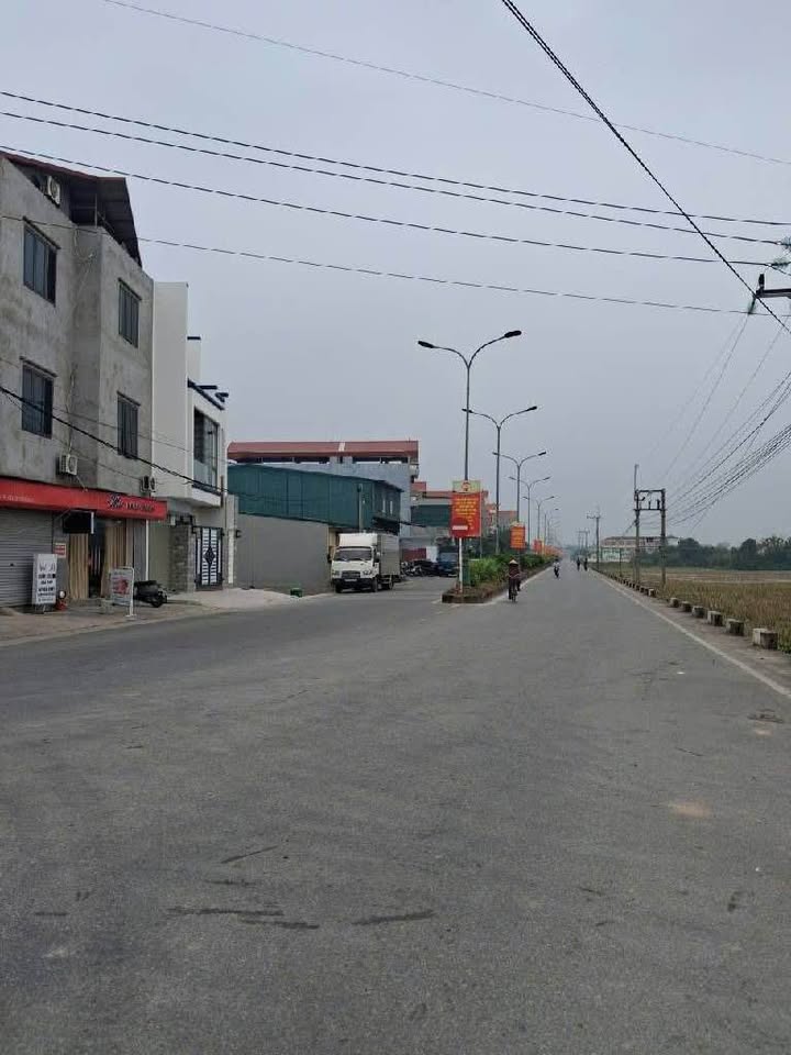 Đất mặt phố kinh doanh Xuân Lê, 112m² giá 900 triệu - Dòng tiền ổn định!